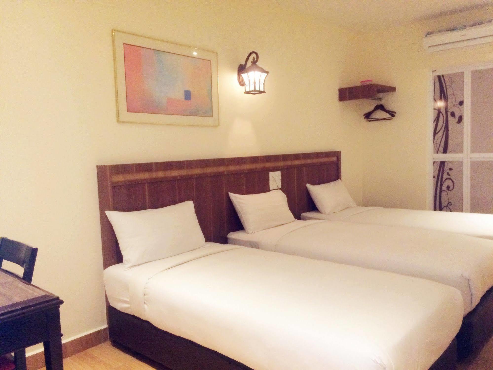 Super Oyo 596 The Vintage Hotel Johor Bahru Exterior foto