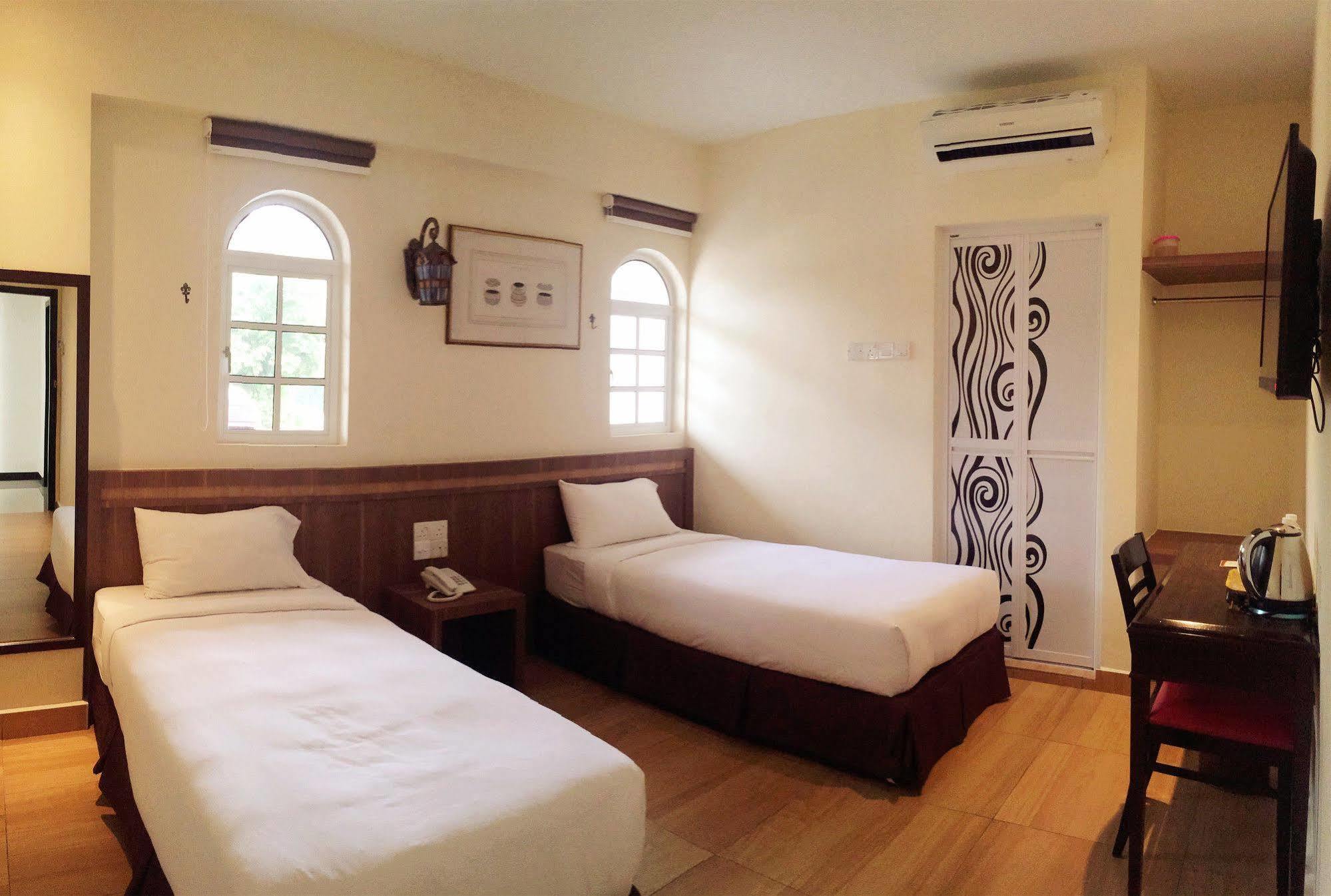 Super Oyo 596 The Vintage Hotel Johor Bahru Exterior foto